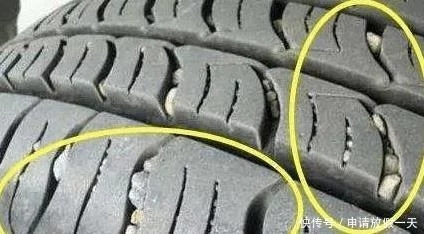 卡在花纹的石子