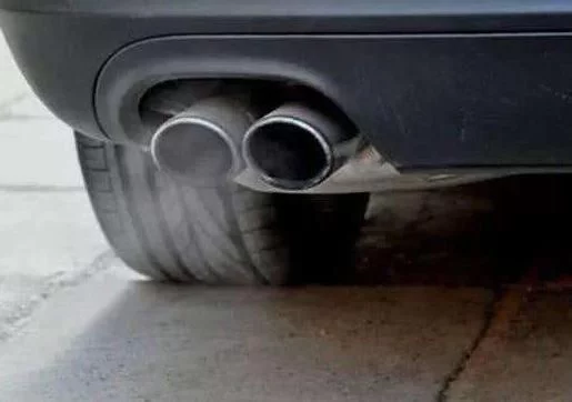 开车时最耗油的4个习惯，第3个耗油量最大，老司机经常做