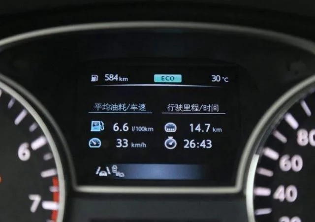 开车时最耗油的4个习惯，第3个耗油量最大，老司机经常做