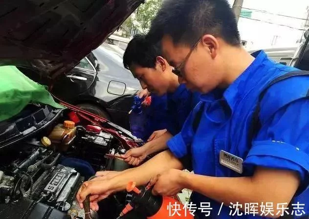 不管车子贵不贵，记得掀开车盖，定期清理这地方，动力十足油耗低